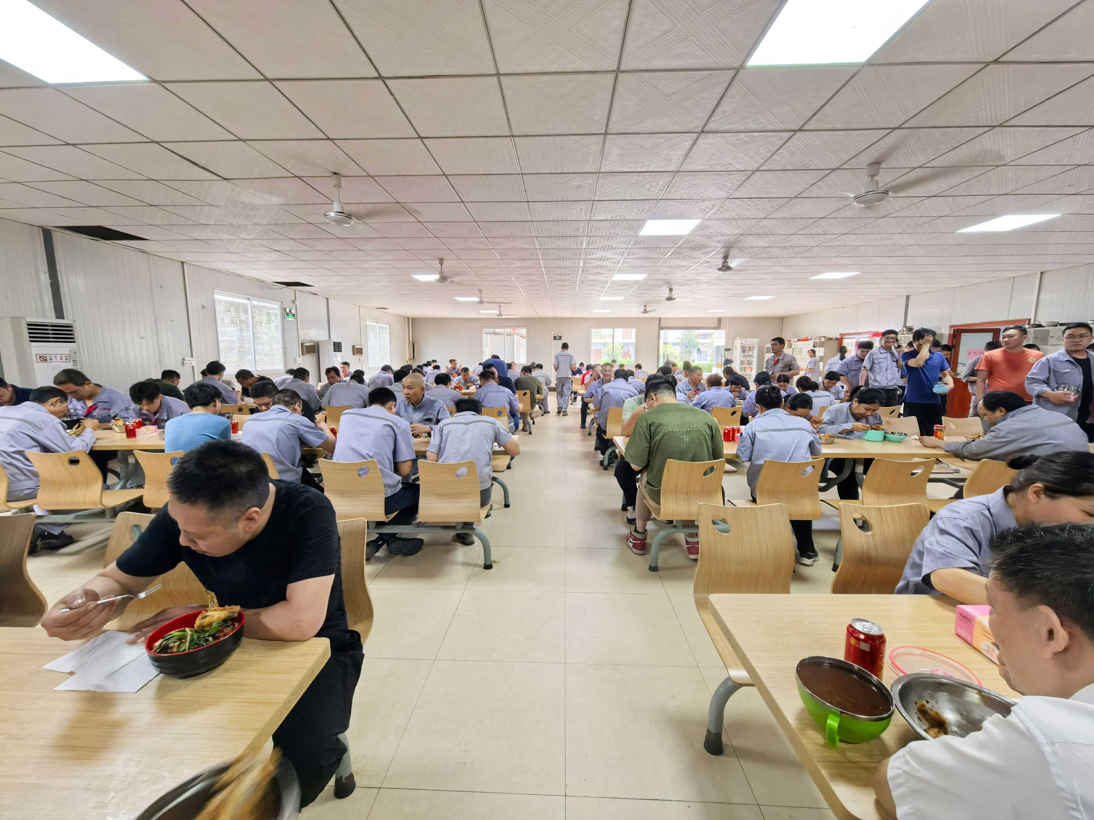 致敬每一位奮斗者！四月全力以赴，五一共赴美好